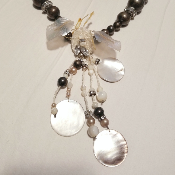 Beaded Leaf and Shell Necklace - Picture 2 of 7